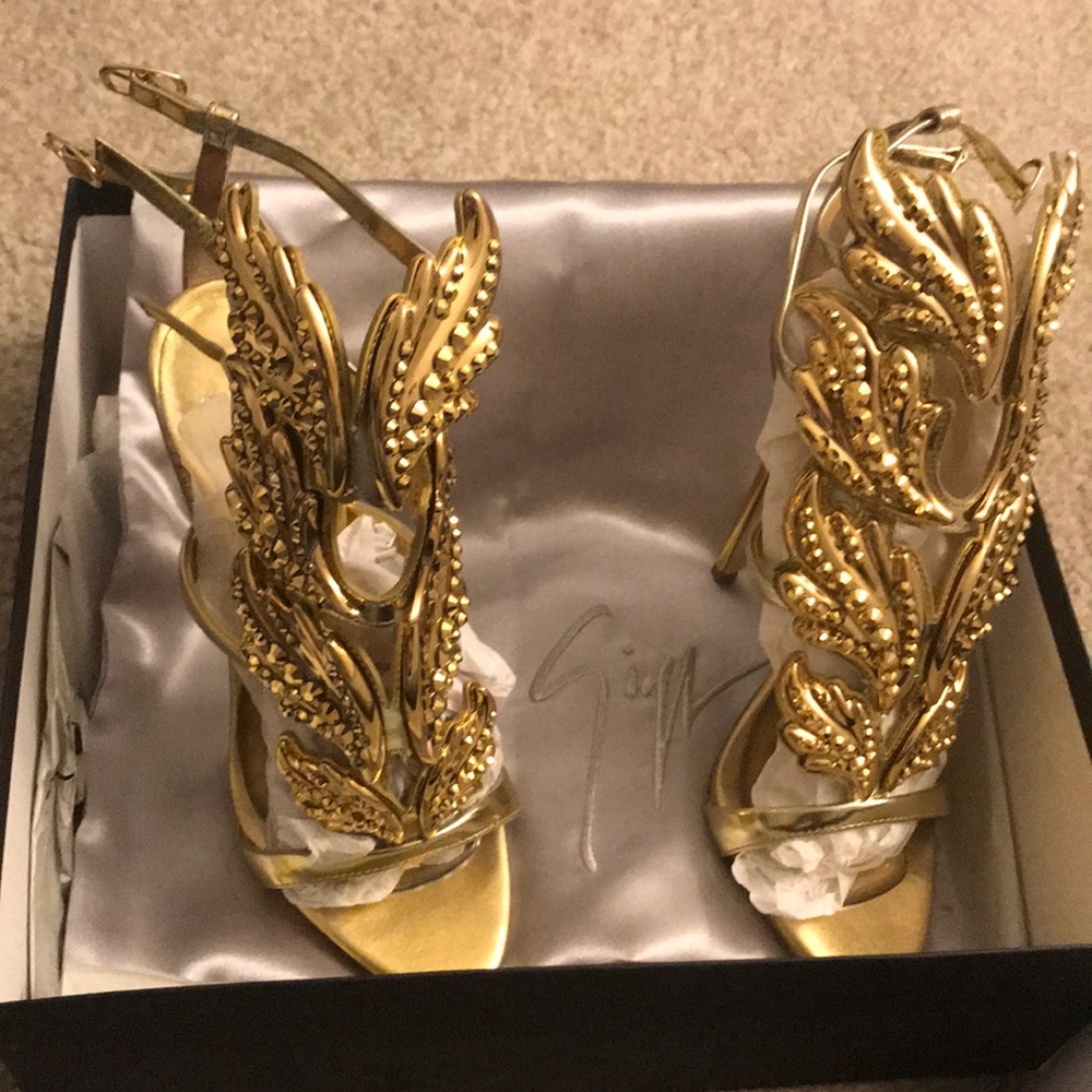 Guiseppe Zanotti Gold Swarovski crystal - Picture 1 of 8